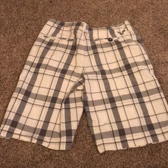 American Eagle Mens Plaid White Gray Longer Length Shorts - Picture 2 of 7